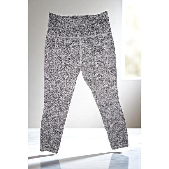 ATHLETA Salutation Stash II Textured 7/8 Tight Leggings Size M - Picture 2 of 6
